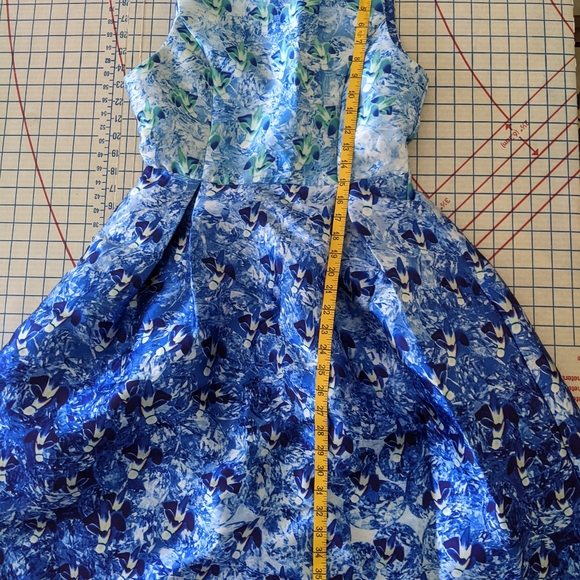 Dress - Picture 5 of 6